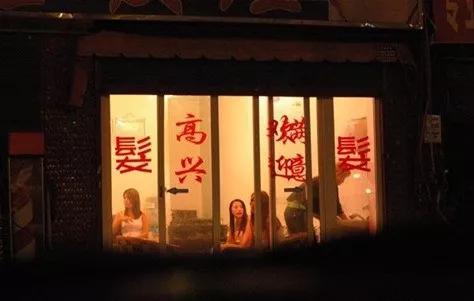 硬汉理发师衰亡史