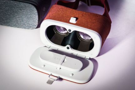 为了塑造VR界的“安卓生态”, 谷歌的Dream VR正在悄悄兼容更多手机