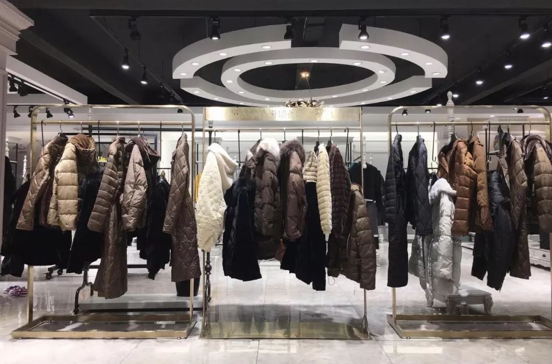借势换场、私域运营……爱库存巨颖：疫情之下，服装品牌商如何自救？