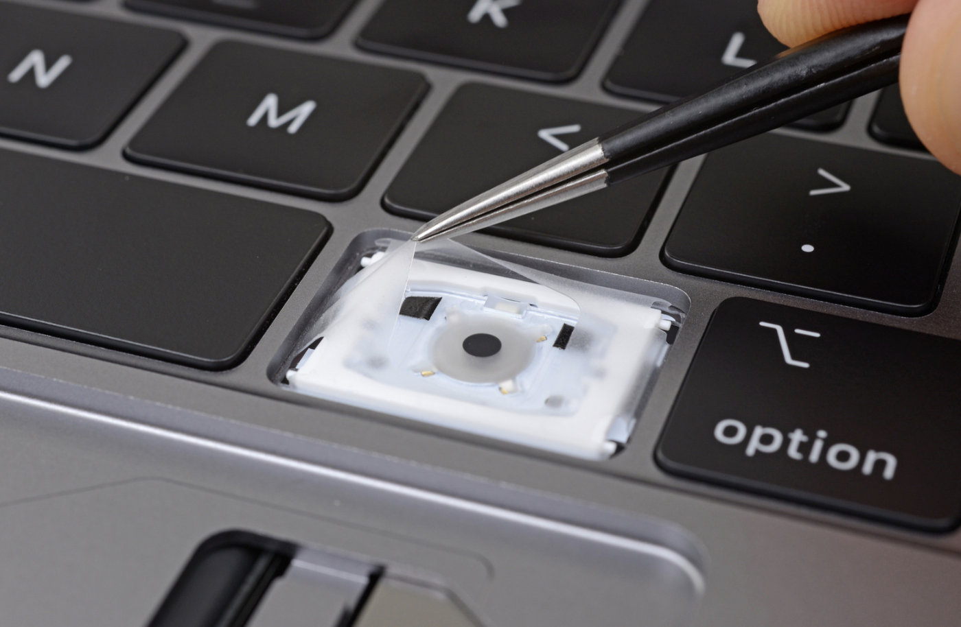 7年来性能提升最大的MacBook Pro，苹果要把它变成你手口并用的工作台
