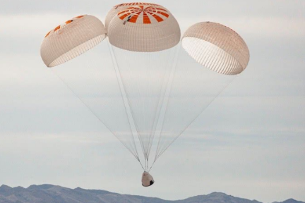 ​SpaceX载人飞船降落伞测试闹事故，“假飞船”坠毁