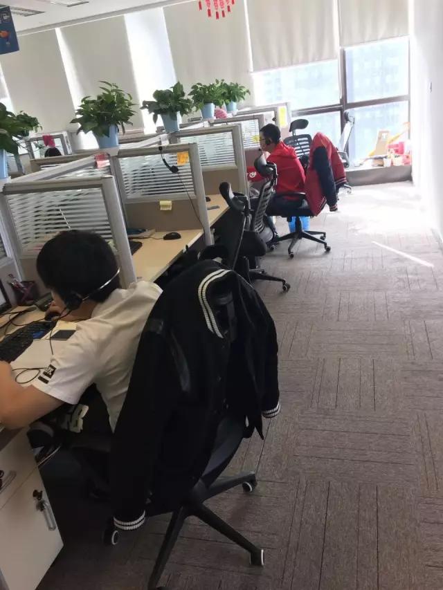 30万催收大军的撕裂人生：狗咬刀刺，搏杀老赖，3年失去8位同事
