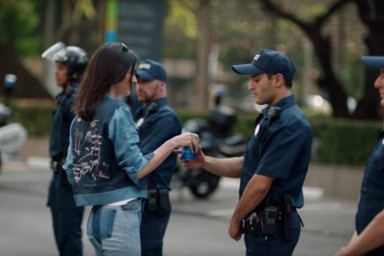 百事可乐广告引起轩然大波，盘点曾经踩雷的广告点子