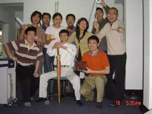 走出体制的臭鼬工厂
