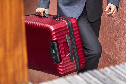 ​主打“抗摔”特性，「舒提啦抗摔旅行箱」希望做高端行李箱国货品牌