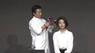 今天女朋友暗示你买戴森卷发棒了吗？冷静