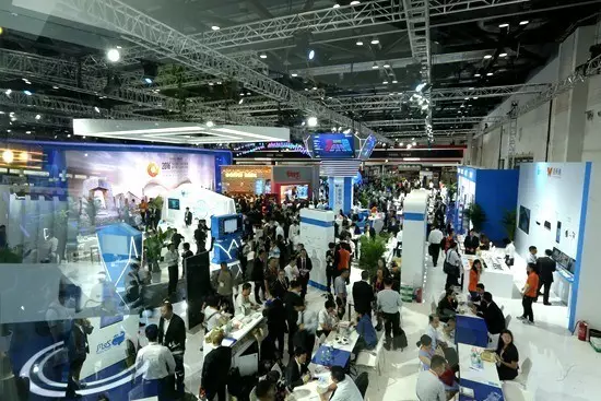 一场实体商业大会，为何召唤了100多家科技企业？