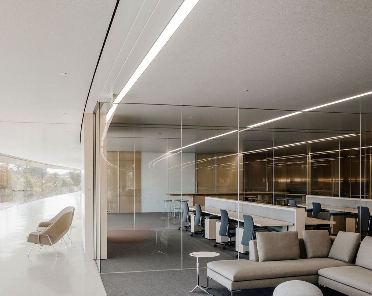 你嫌 iPhone X 贵，然而它却比 Apple Park 里的这张椅子便宜