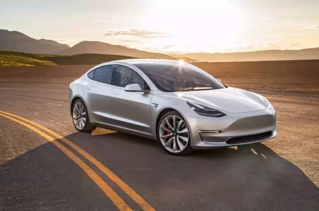 特斯拉为Model 3再砸3.5亿美元，可我还担心它会跳票