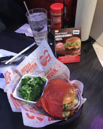 价格不贵、零胆固醇的人造肉汉堡来了——但你敢吃吗？