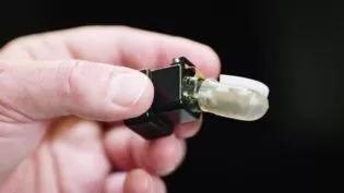 用19个超敏电极，这家公司能让机器人的手指感受温度