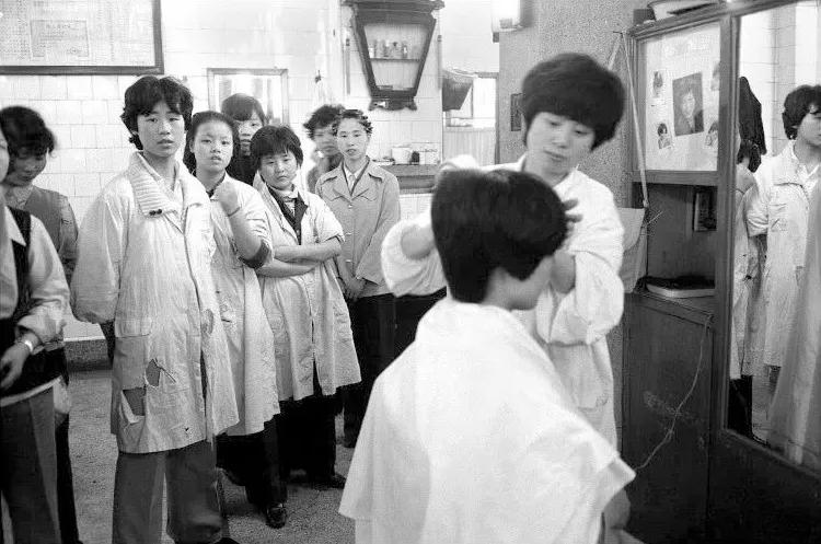 硬汉理发师衰亡史
