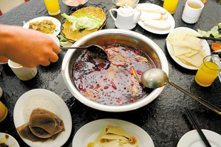 8点1氪晚间版：Ive说iWatch会让瑞士手表蒙羞，创业者说百度“筷搜”测不出地沟油