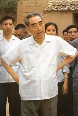 短袖衬衣，怎么成了中国老男人的衣柜必备品？
