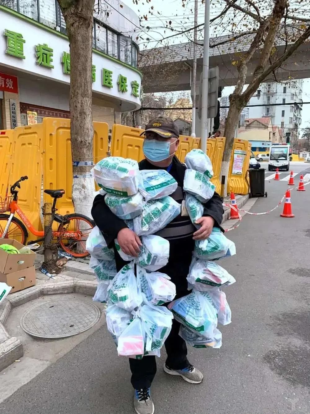 4亿慢病患者“药不能停”，一场医药电商的补位赛