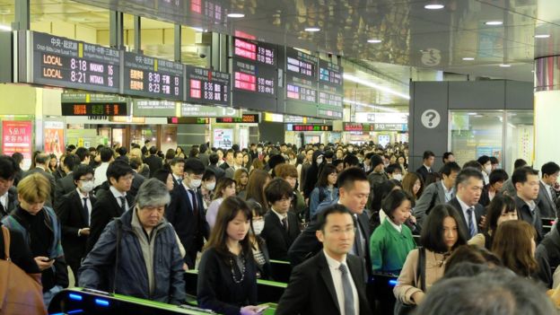 为了拯救加班狗，日本搞了一架强制员工下班的无人机