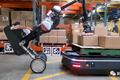 波士顿动力双轮机器人Handle即将出道，与物流机器人OTTO搭档运货