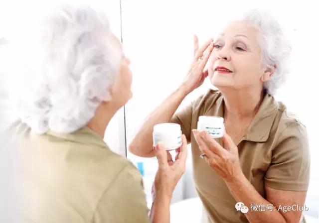 老年人也爱美，如何让50+女性继续光彩照人？