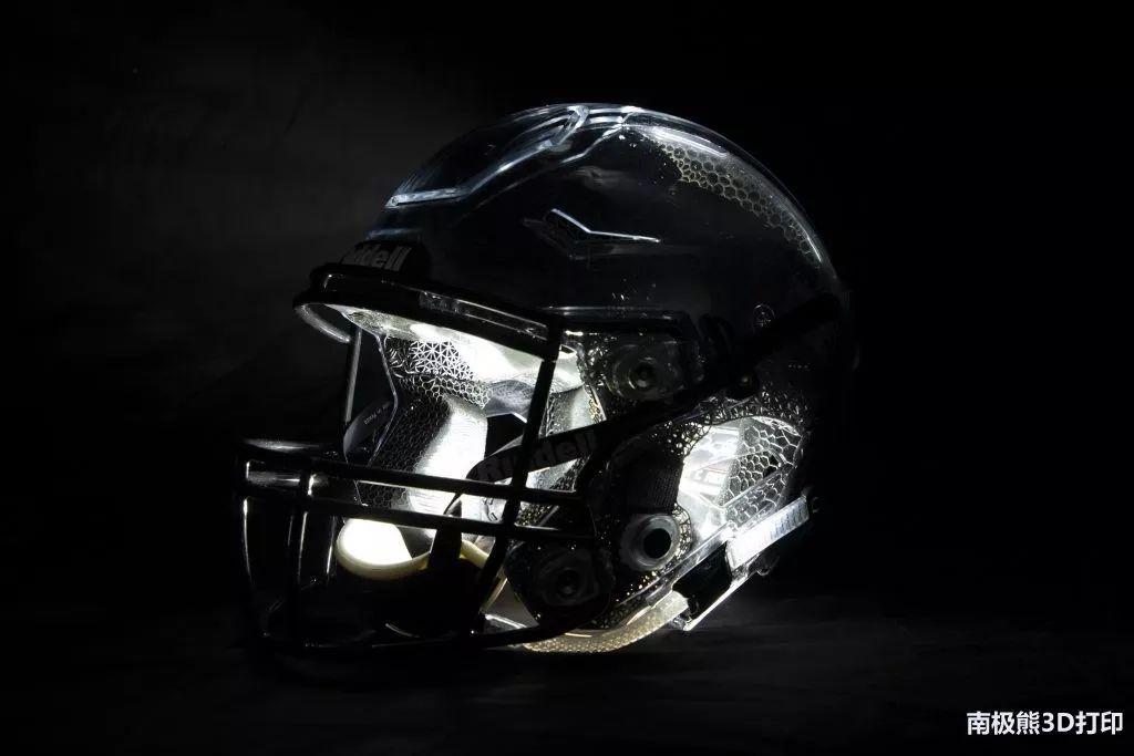 潮科技 | 估值达 26 亿美元的 3D 打印创业公司 Carbon 更换 CEO，原杜邦老大 Ellen Kullman 上马