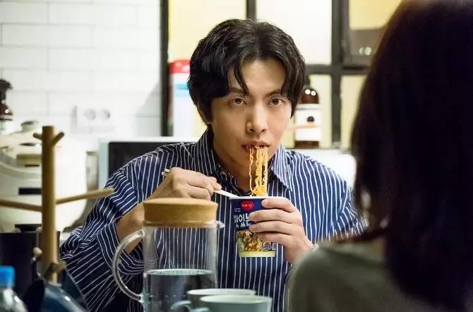 世界正在奖励那些不收拾桌子的人