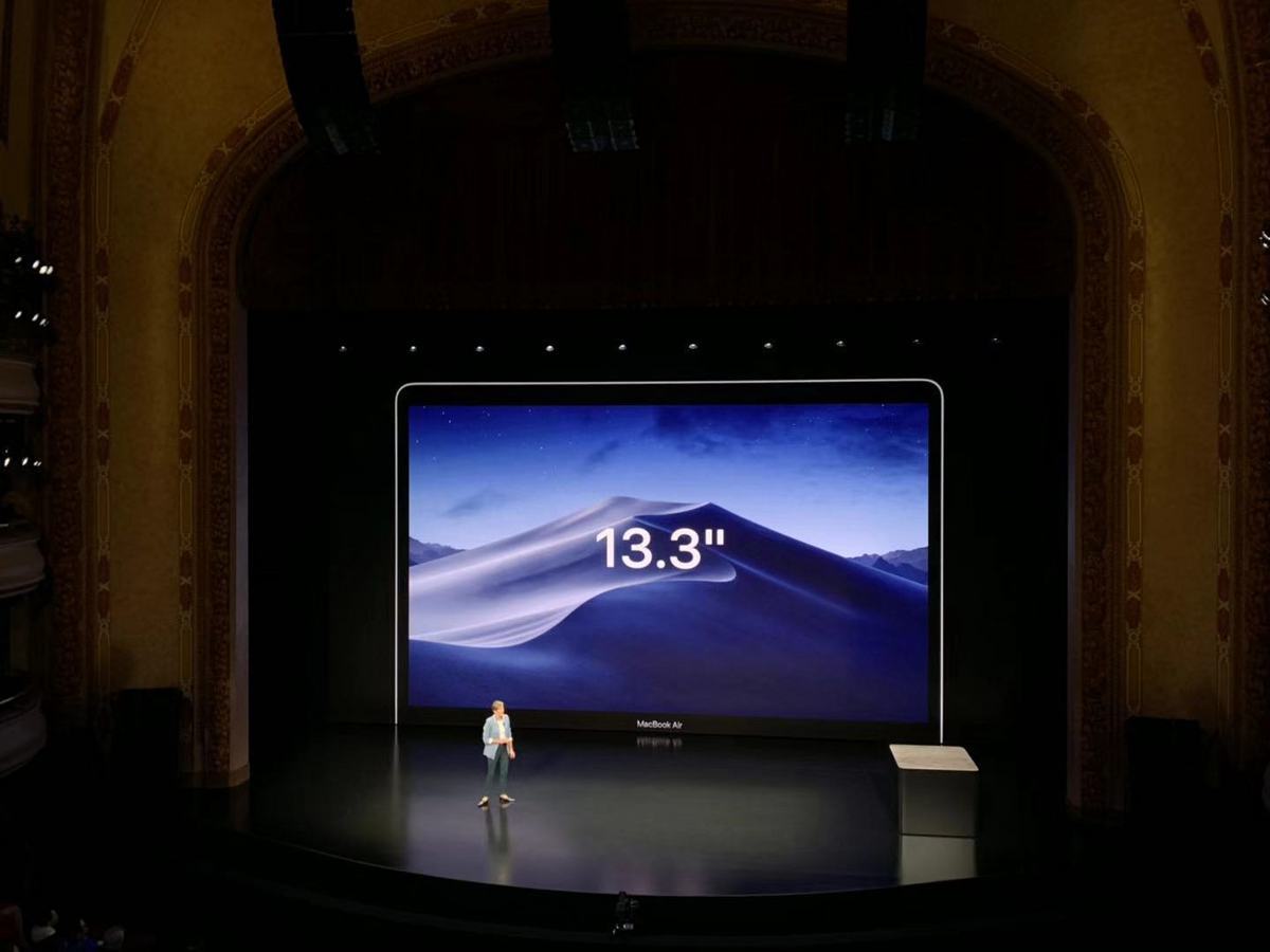 8点1氪 | 苹果发布全面屏iPad Pro和Retina屏MacBook Air；百度三季度盈利增长放缓；美团上市后首次架构调整