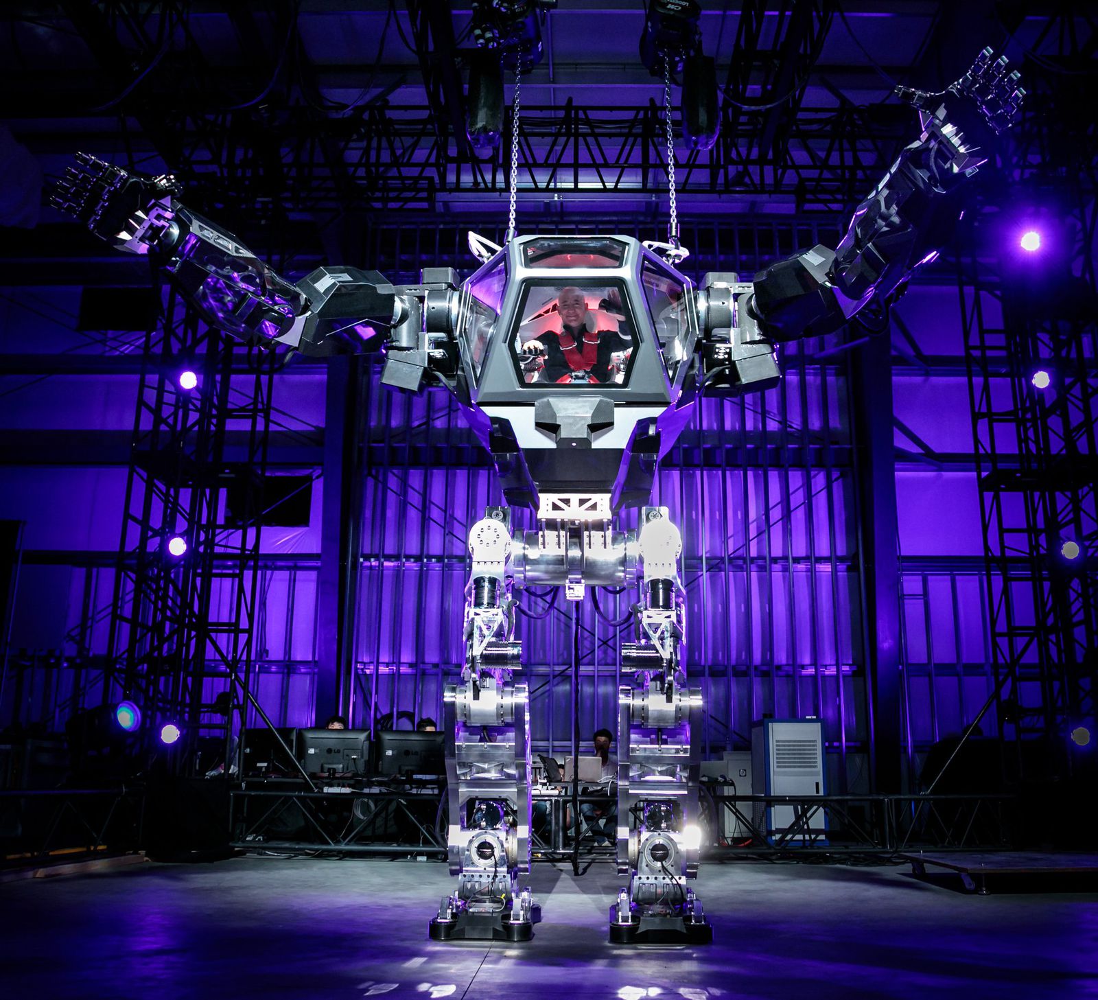 自杀、打乒乓球、一言不合让你变瞎......2017年这些机器人在作怪