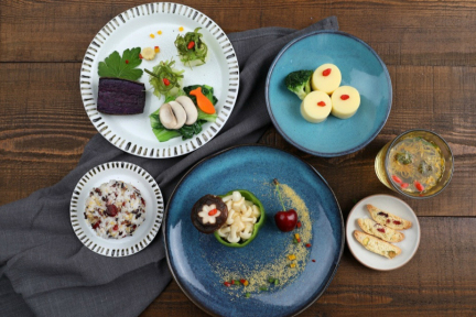 想减脂但不想吃草？「Yota美食」每天为你配送不重样的健康中餐