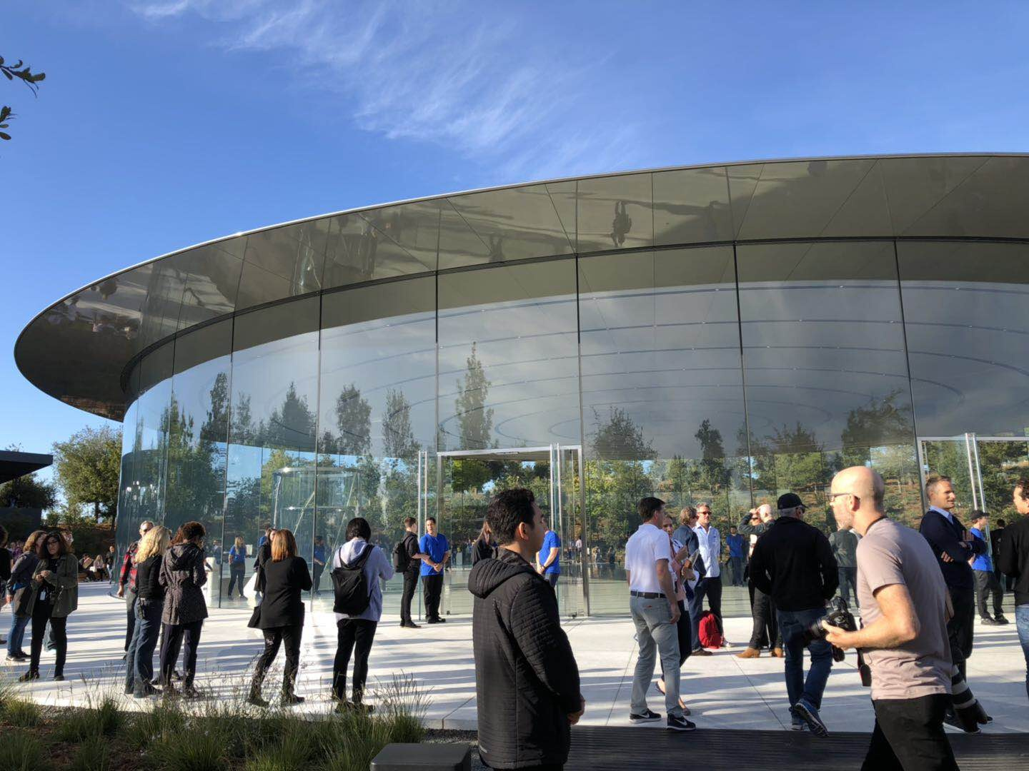 23:30 记者进入apple park