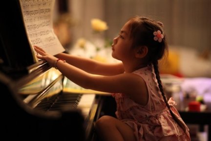 从直营性质的“钢琴共享”到钢琴陪练，非标的艺术培训能否就此规模化？