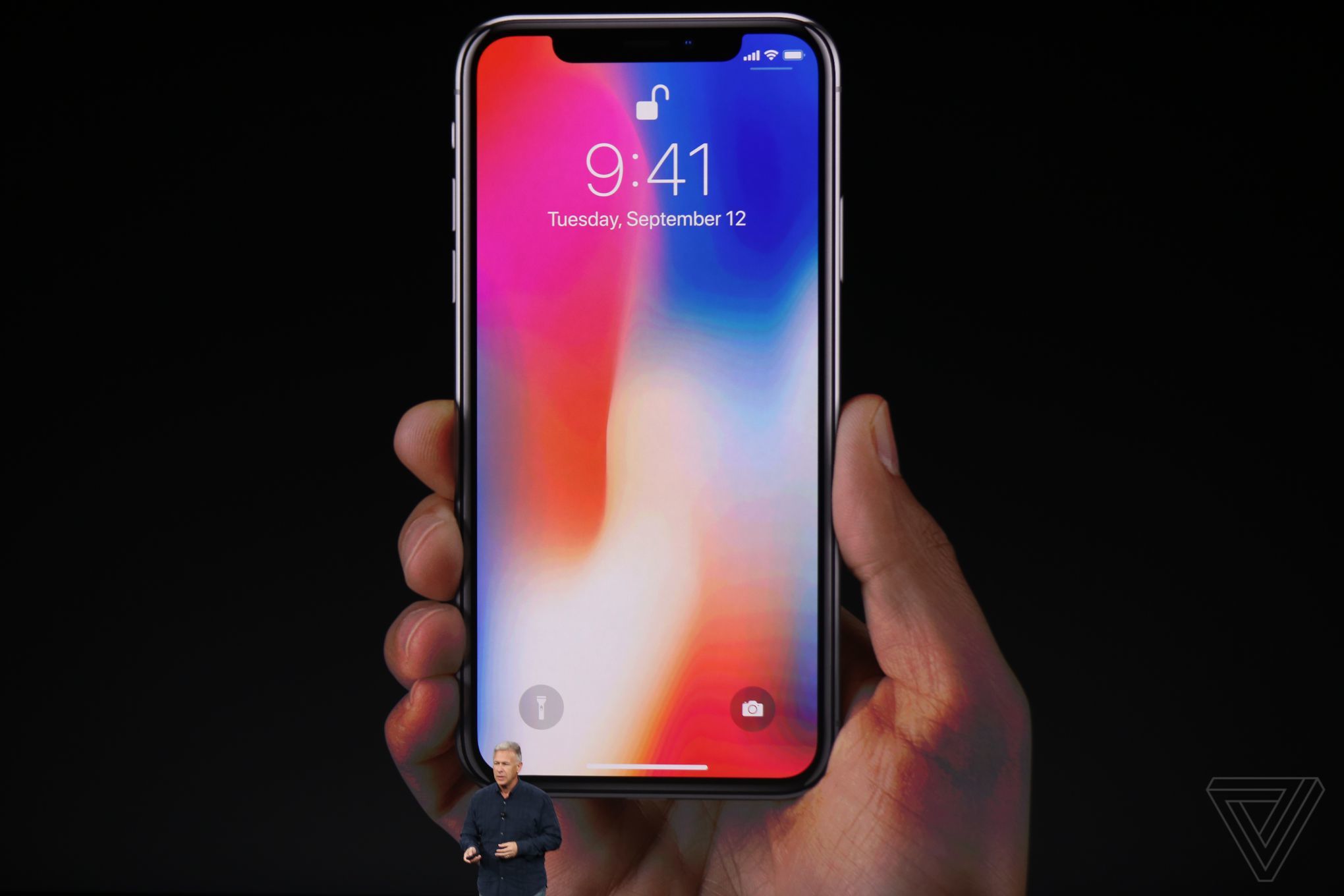 iPhone X发售前夜，黄牛与苹果公司的不安