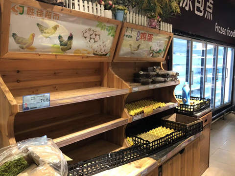 记者实地探访广州部分大型超市及肉菜市场：面条、蔬菜、速冻食品等供应紧张