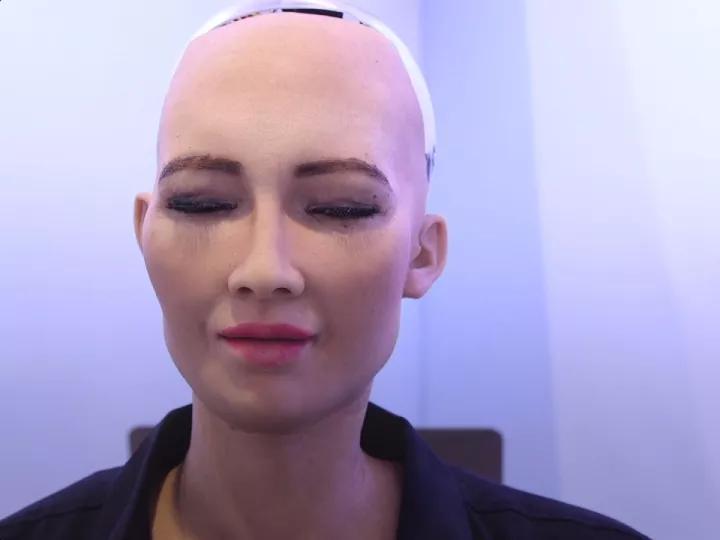 揭秘世界上首位机器人公民，曾扬言要毁灭人类