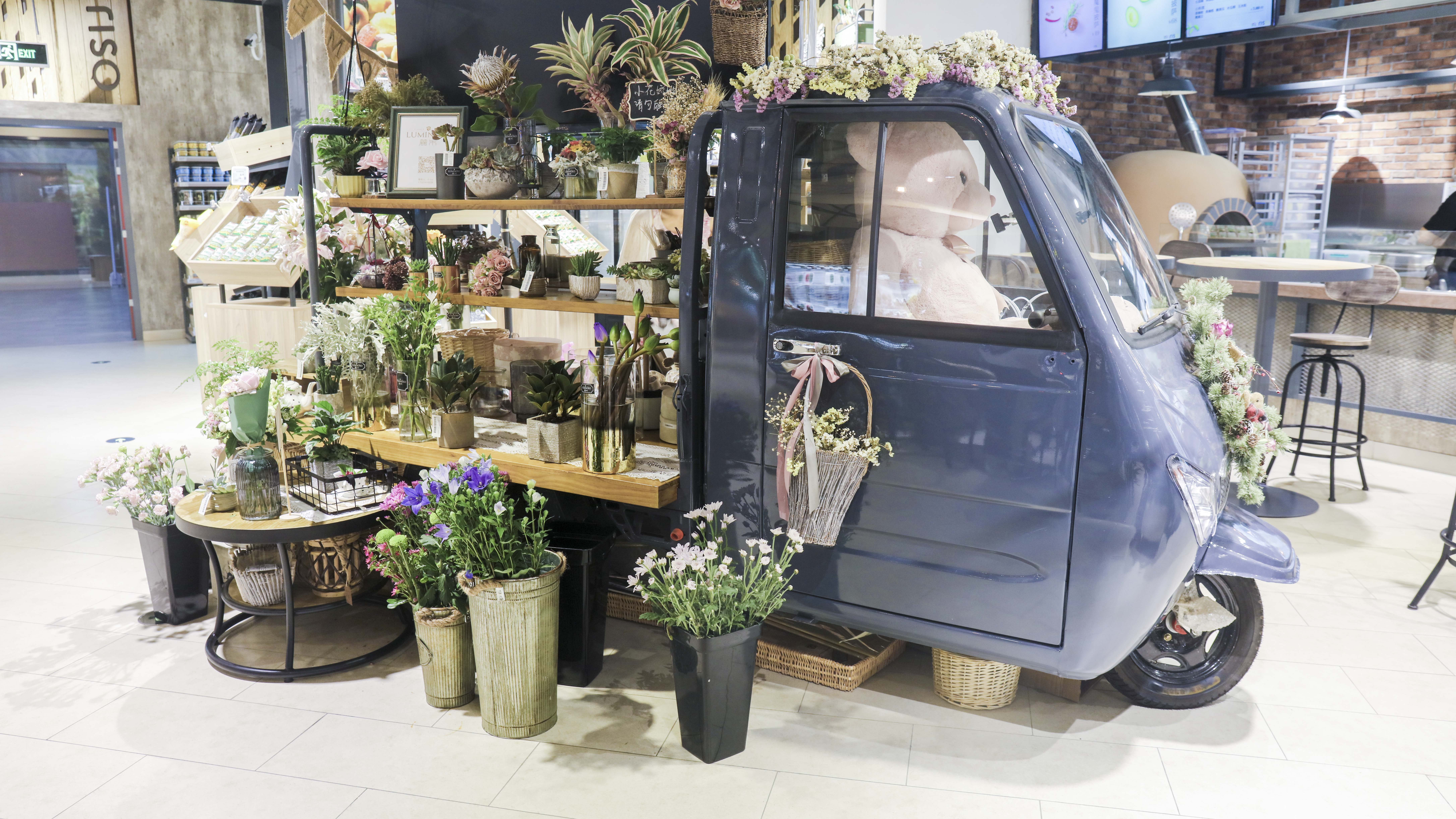 百联开设第一家新零售发现店RISO，超市+餐饮+音乐+书店=？