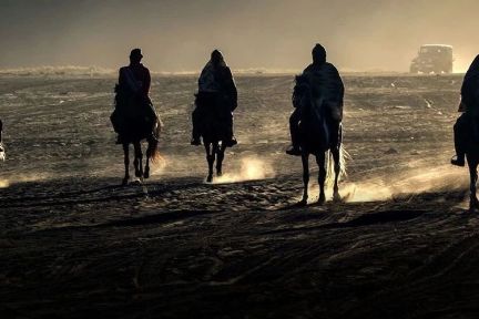 今天，雷军和他的VC朋友又收获一个IPO，市值330亿元