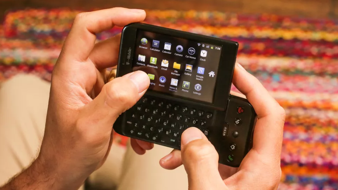 T-Mobile G1 往事：全球首款安卓手机，诞生于一场饭局，长得很像黑莓