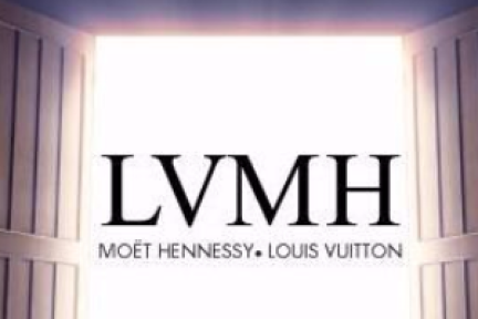 LVMH终于要在天猫卖手袋了！第一个是LOEWE