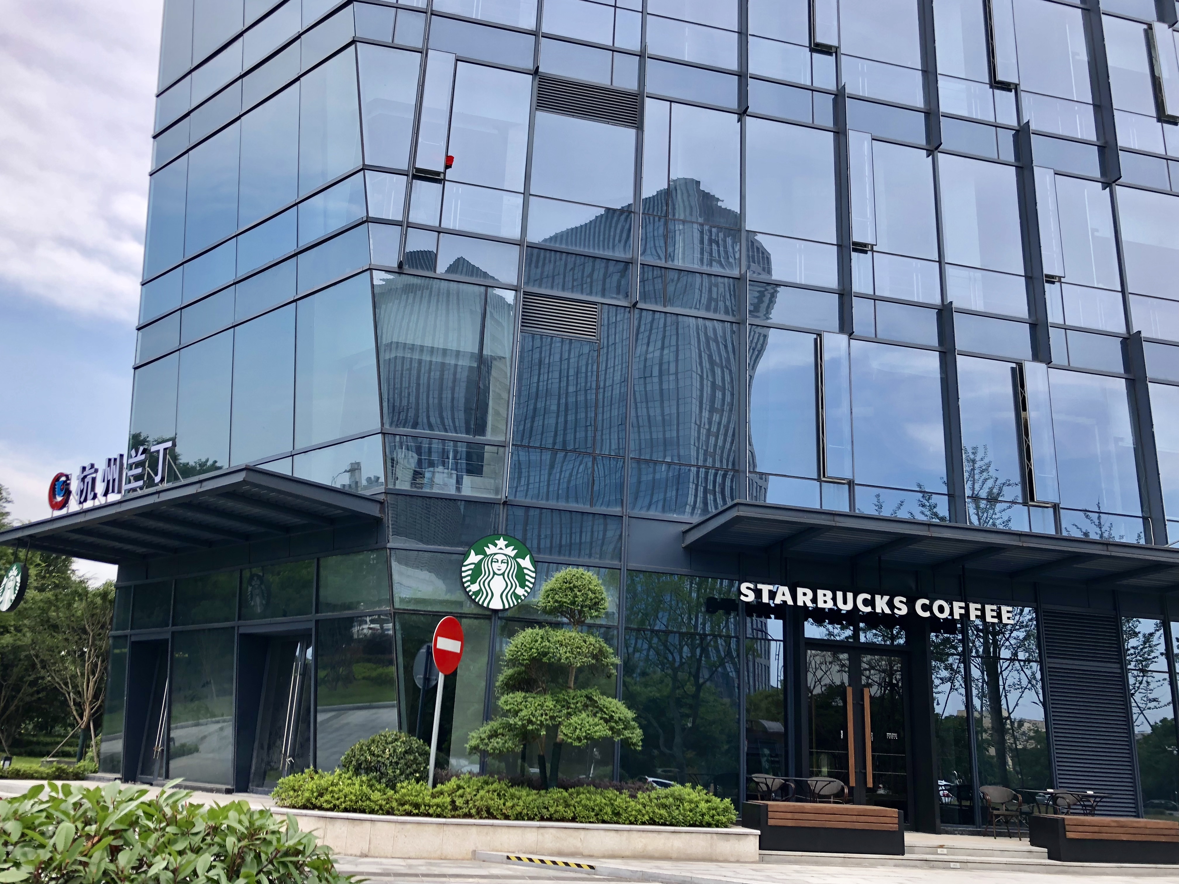 我走访了杭州区块链产业园，里面没有一家区块链企业