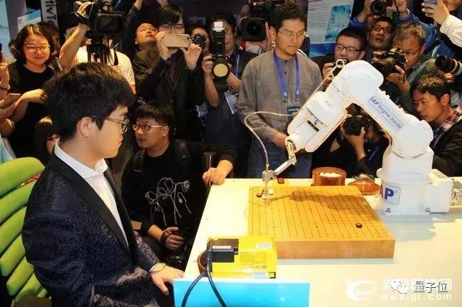 AI再乱围棋圈：“食言之战”柯洁落败；首例素人作弊引风波