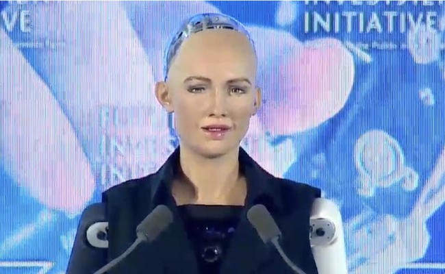 被 AI 大神炮轰的机器人索菲亚，到底是不是一场骗局？