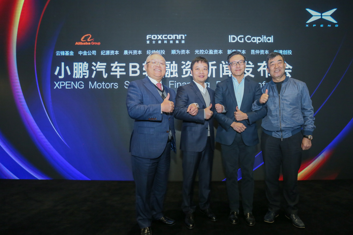 8点1氪 | “百头”大战开打；腾讯京东等340亿入股万达商业