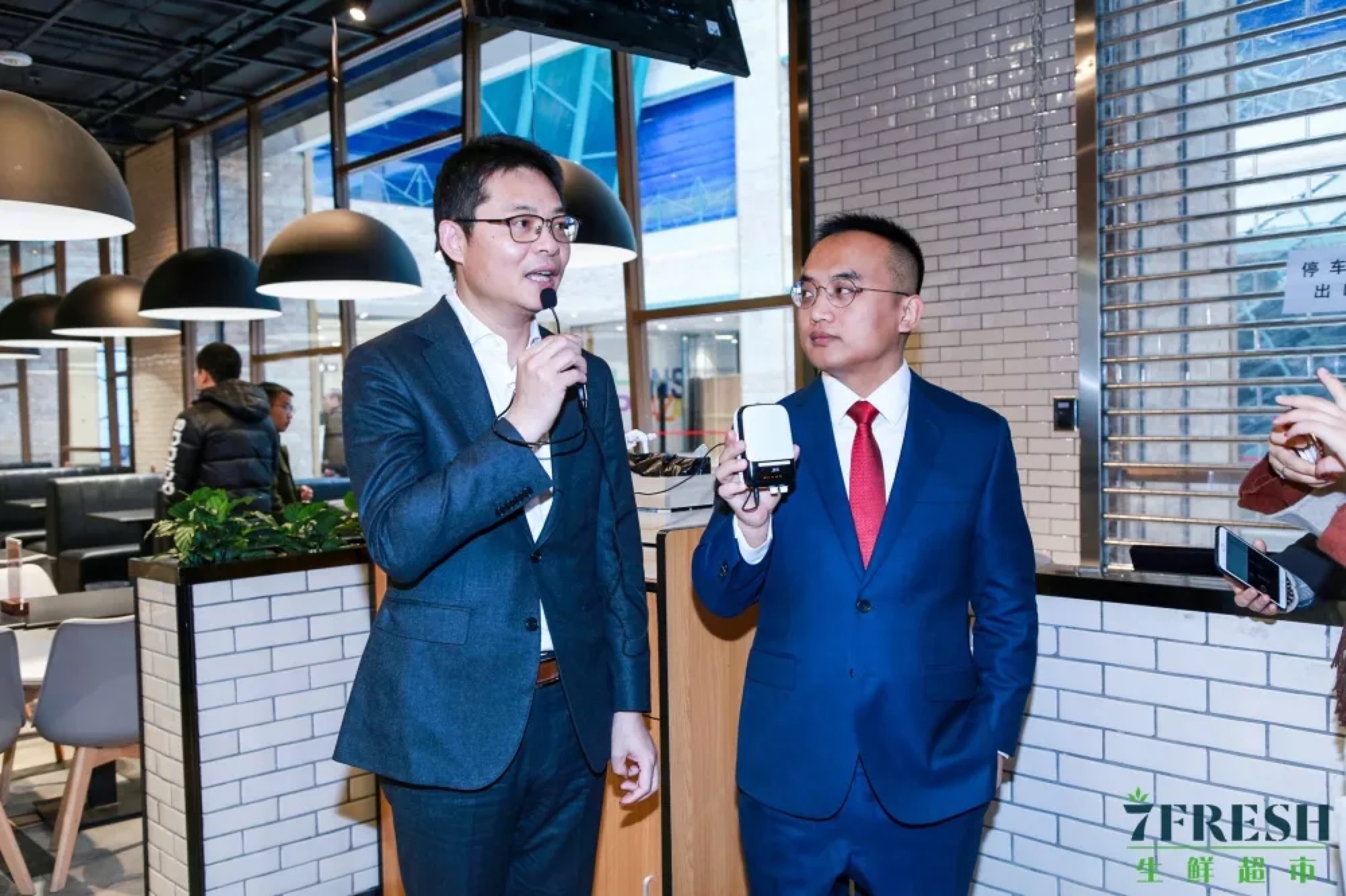 去京东的 7FRESH 逛了逛，我发现它根本不是另一个「盒马」