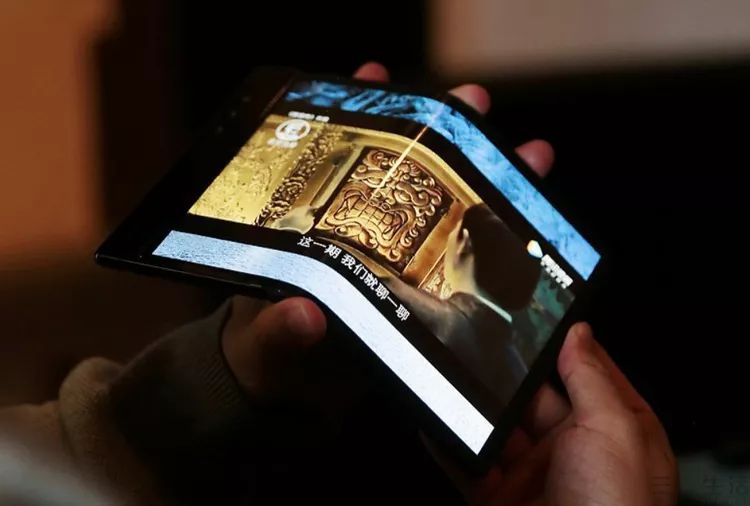 知名爆料者“设计”了一款手机，剧透3年后的技术？