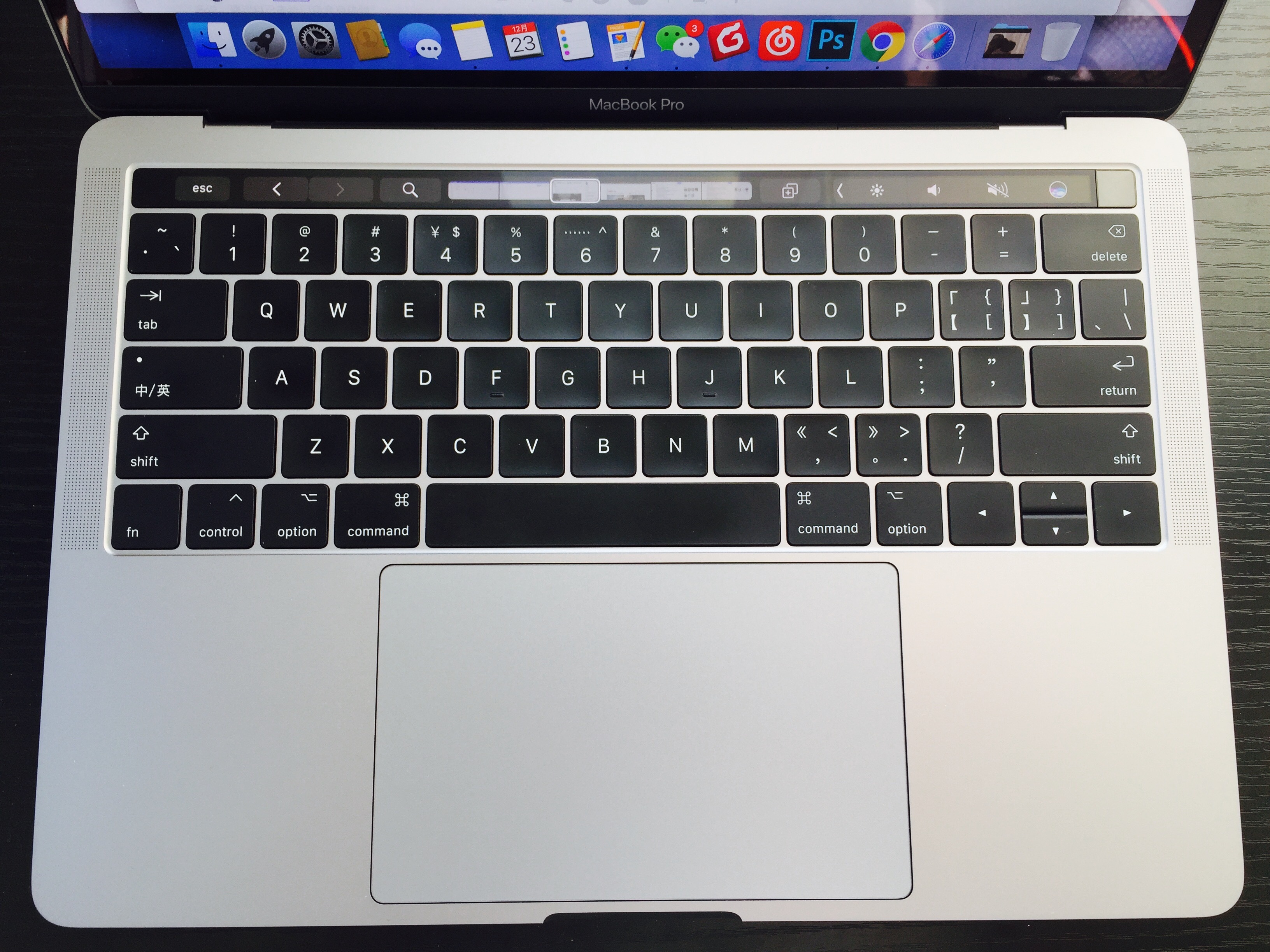 用了一个月新版MacBook Pro，发现苹果为了“打败”过去的自己也是狠心