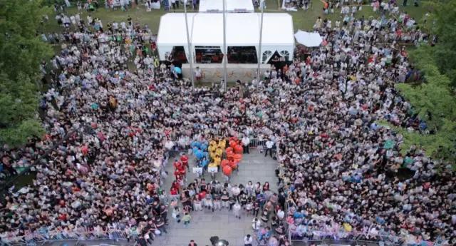 这个周末，李彦宏给百度四个迷之团队各发了100万美金