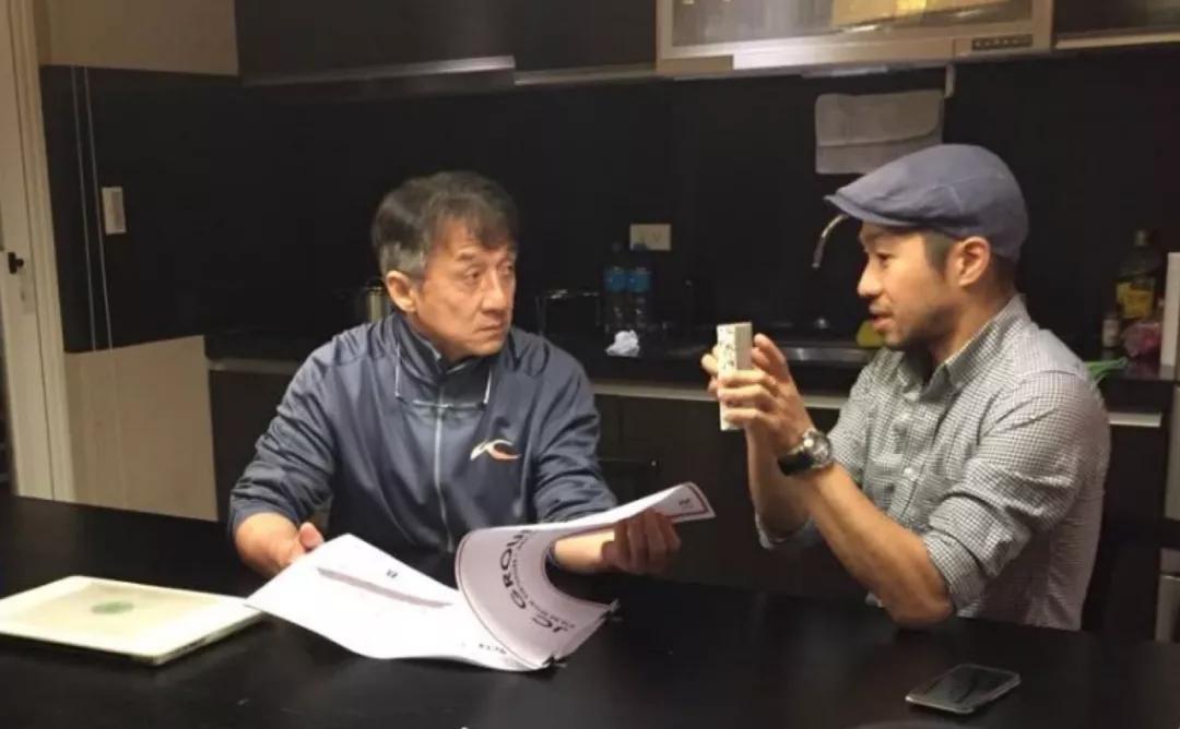 我们募集了150万个塑料瓶，建成了一个九层高的博物馆
