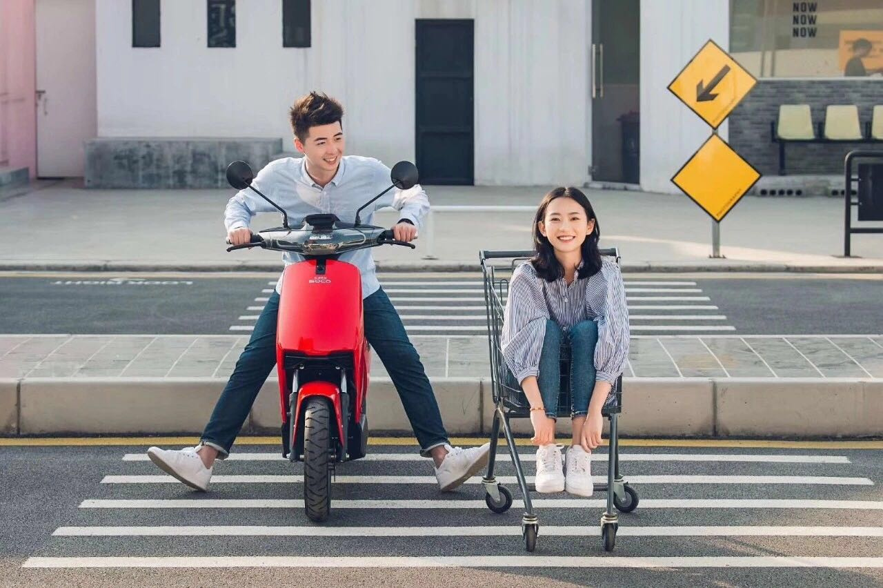 未来城里最亮眼的景，是骑着SOCO的你