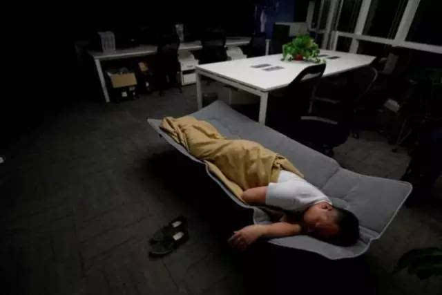 看看各大公司的睡眠舱，他们是如何在办公室优雅地补充睡眠 | 图说