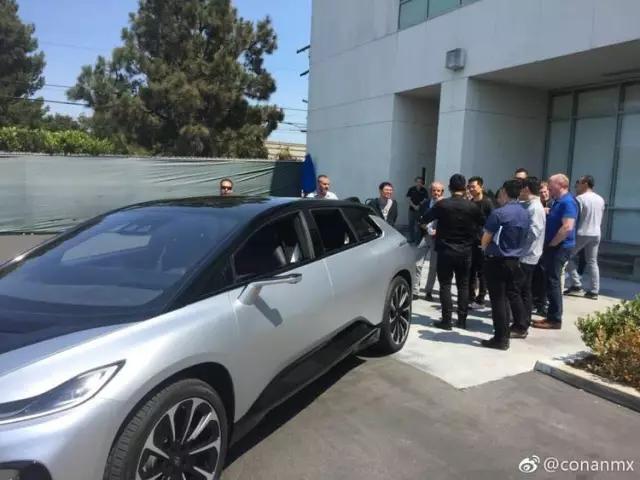 贾跃亭又爆「工作照」，FF 汽车究竟选谁接盘代工？