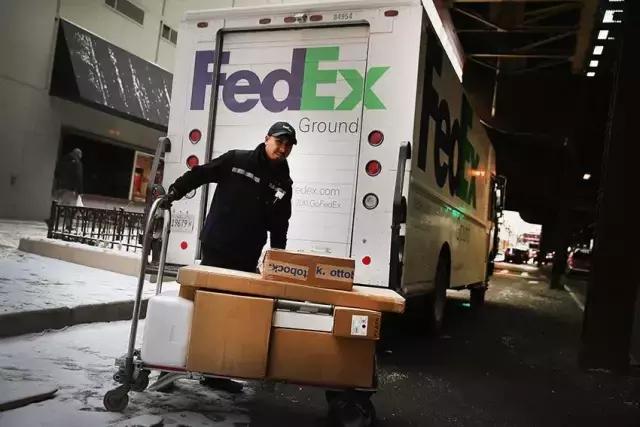 美国零售业为什么一直在关店、裁员？