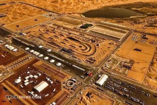 这个沙漠中的体育小镇，如何用一个黄金周带来数亿营收？